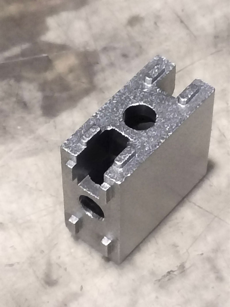 帶滑動門的防塵罩