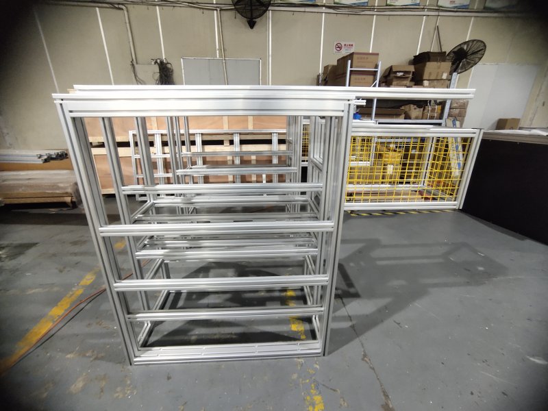 帶防護(hù)網(wǎng)的鋁型材機(jī)架