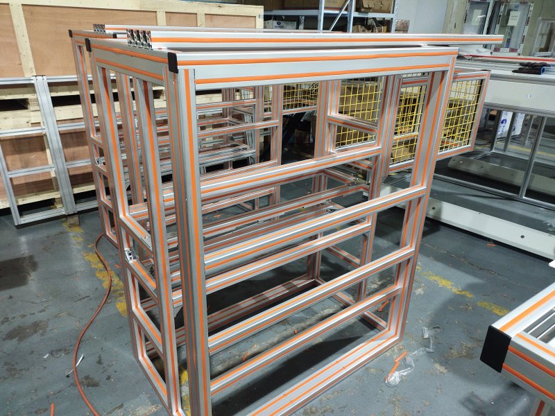 帶防護(hù)網(wǎng)的鋁型材機(jī)架