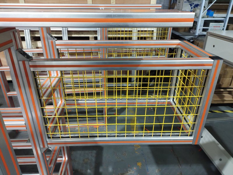 帶防護(hù)網(wǎng)的鋁型材機(jī)架