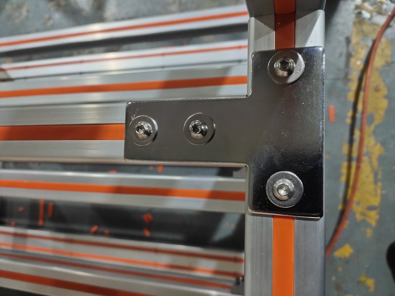 帶防護(hù)網(wǎng)的鋁型材機(jī)架